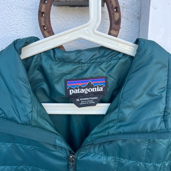 NWOT Women's Patagonia Nano Puff Jacket (XL) - Picture 2 of 4